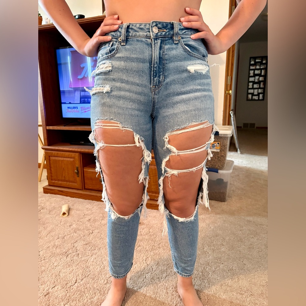 AE American Eagle Women’s High Waisted Stretch Ripped Mom Jeans, Size 4